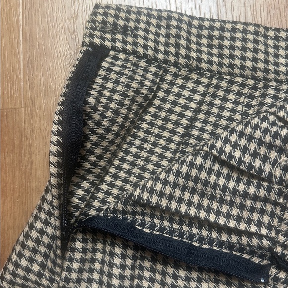 Vintage Made in the USA Black and Tan Houndstooth Pleated Skirt - Picture 6 of 6